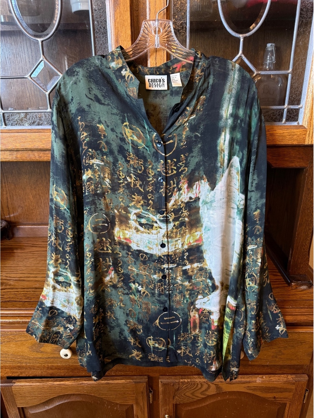 Chico's Design 100% Silk Blouse Kanji Calligraphy Print Sz 2 Vintage Artsy Top